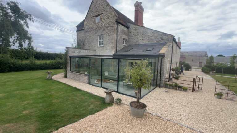 exterior-view-of-the-glass-box-extension-room-glaso